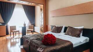Отель Bayil Breeze Hotel & Restaurant Баку Cемейный номер с собственной ванной комнатой-1